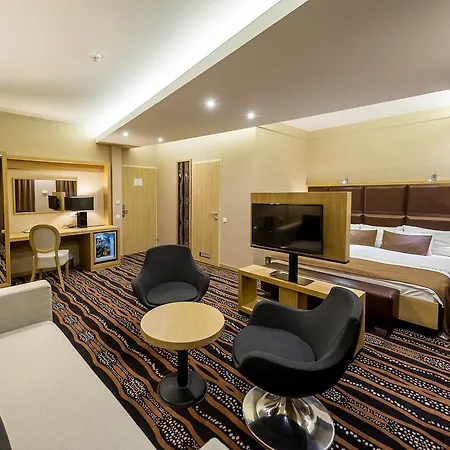 Aquaticum Termal & Wellness 4* 데브레첸